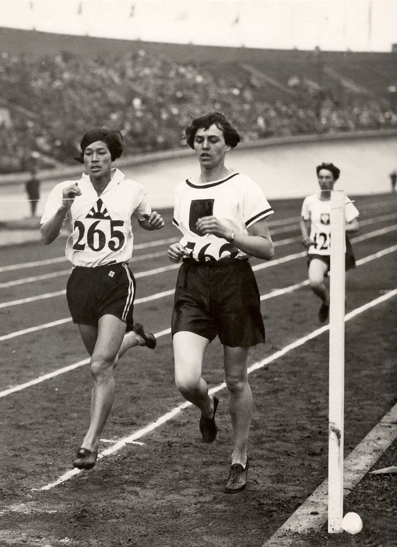 Kinue Hitomi (bib 265) runs the women's 800 metres at the Amsterdam Olympics in 1928 — silver behind Germany's Lina Radke, and the first Olympic medal won by an Asian woman.