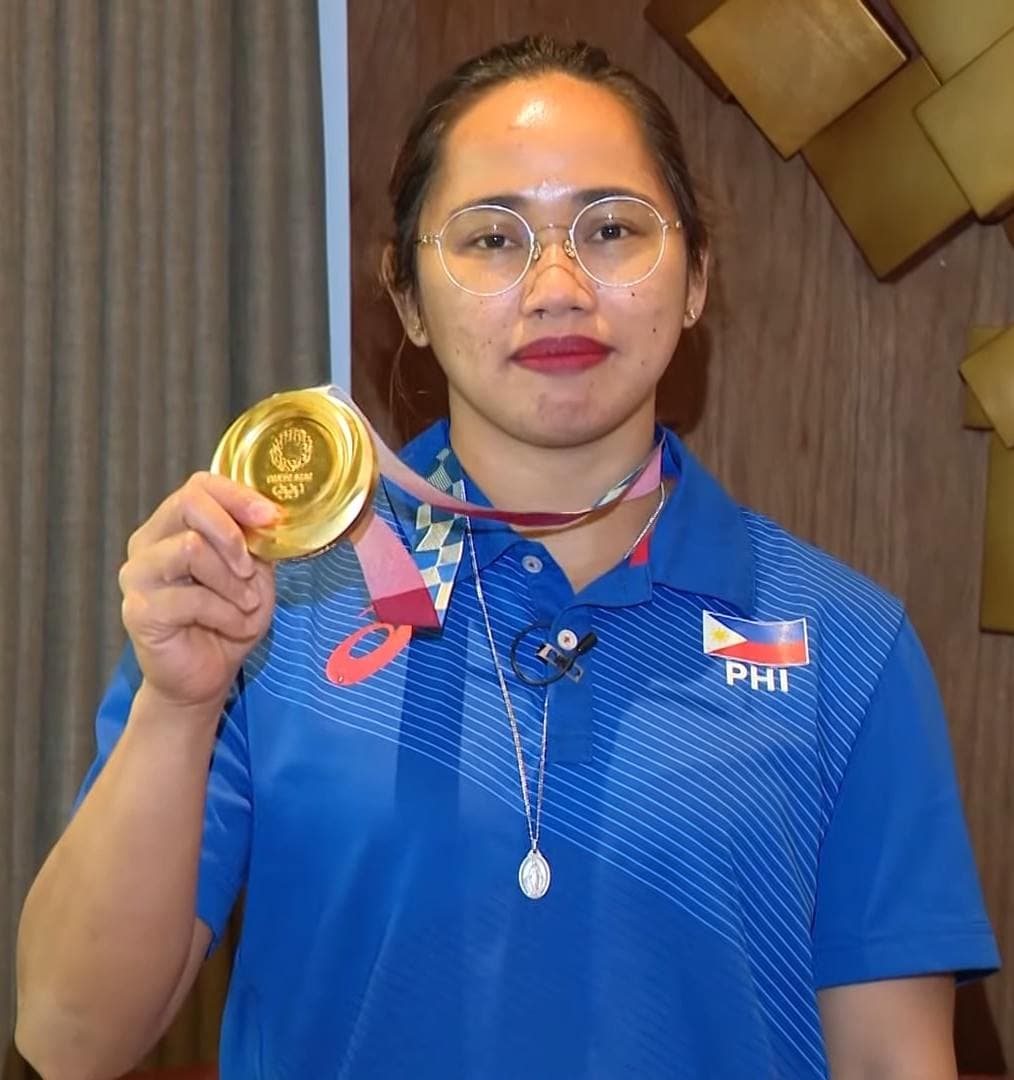 Hidilyn Diaz with her Tokyo Olympic gold medal in 2021 — the first Olympic gold in Philippine history.