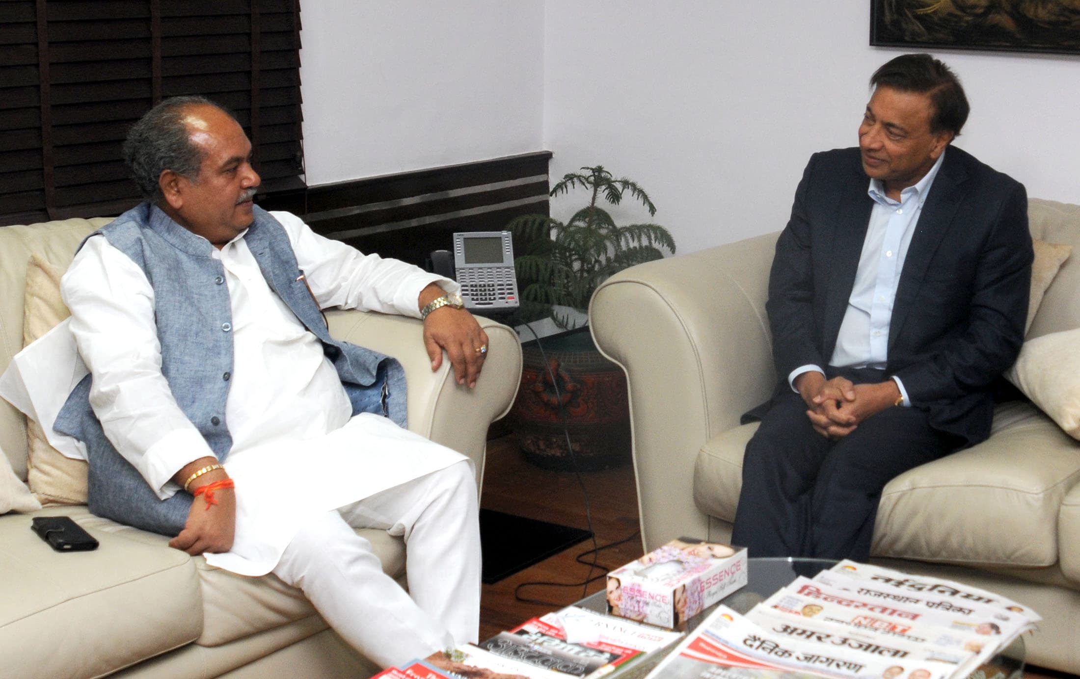 Lakshmi Mittal, right, in New Delhi in May 2015. His family and Adar Poonawalla agreed in May to buy most of Rajasthan Royals at a $1.65 billion valuation.