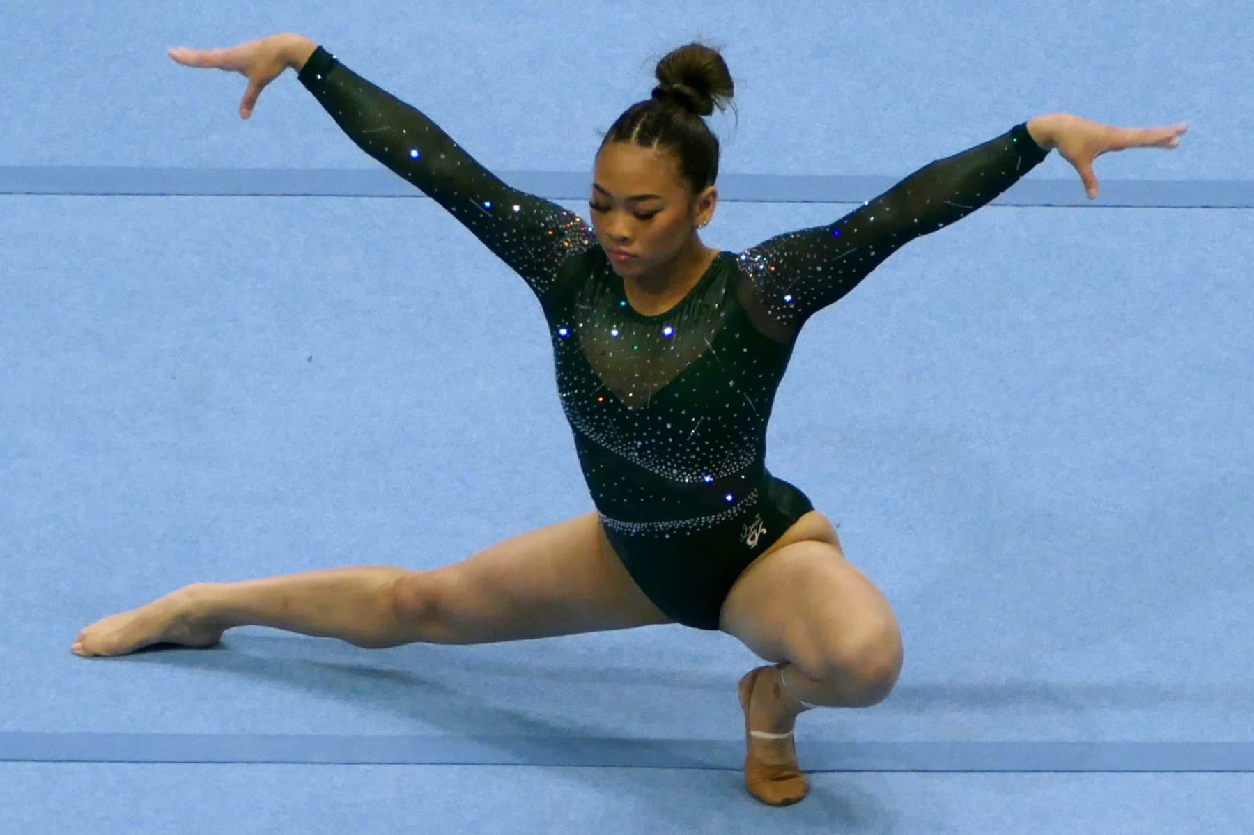 Suni Lee on floor at the 2024 U.S. Classic.