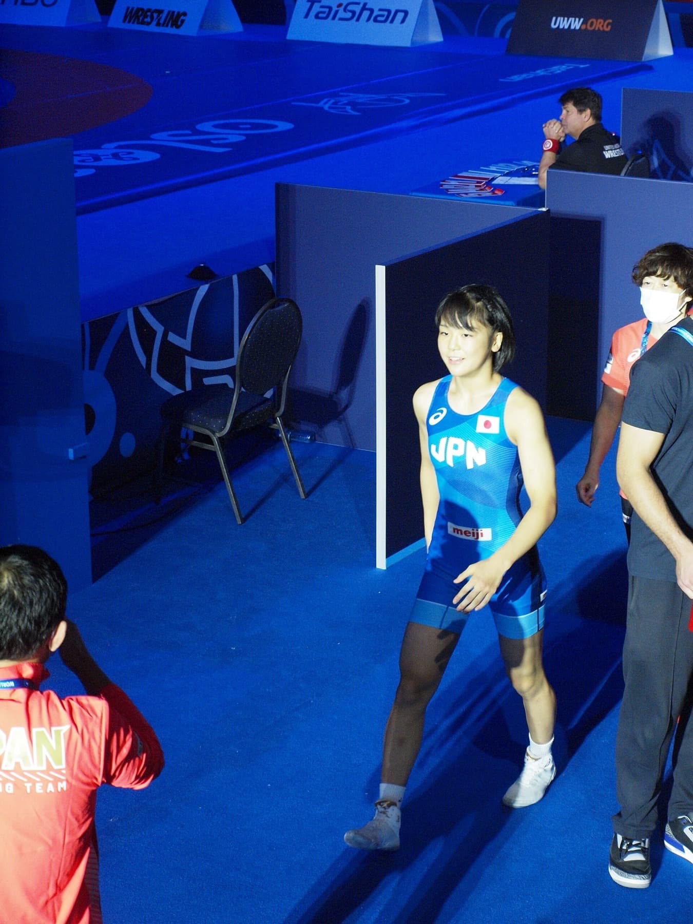 Akari Fujinami, Paris Olympic wrestling champion at 53 kg. She carries Japan’s flag into the Aichi–Nagoya opening ceremony on Sept. 19 alongside BMX freestyle rider Rim Nakamura.