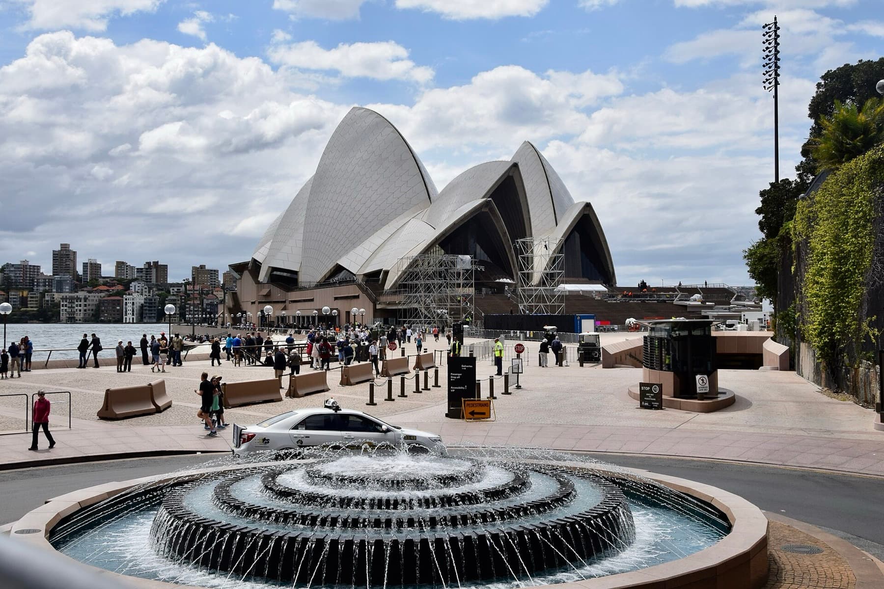 The Sydney Opera House and harbour forecourt at Bennelong Point — the waterfront stage where a temporary padel court will sit on the Northern Broadwalk for the Aug. 15–16 invitational presented by UBS.